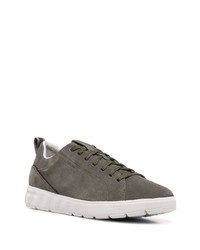 Baskets basses en daim olive Geox