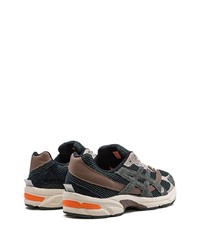 Baskets basses en daim olive Asics