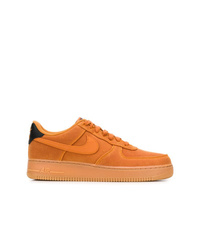 Baskets basses en daim orange Nike