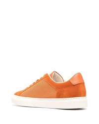 Baskets basses en daim orange Common Projects