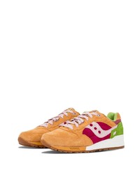 Baskets basses en daim orange Saucony