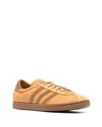 Baskets basses en daim orange adidas