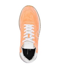 Baskets basses en daim orange Philippe Model Paris