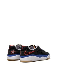 Baskets basses en daim pourpre foncé Nike