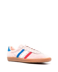 Baskets basses en daim roses adidas