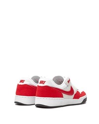 Baskets basses en daim rouge et blanc Nike