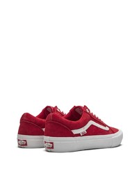 Baskets basses en daim rouge et blanc Vans