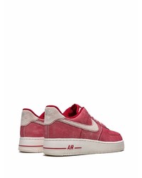 Baskets basses en daim rouges Nike