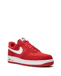 Baskets basses en daim rouges Nike