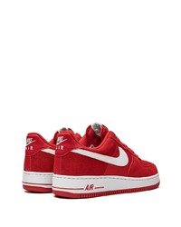 Baskets basses en daim rouges Nike