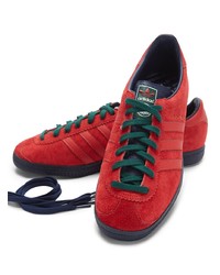 Baskets basses en daim rouges adidas