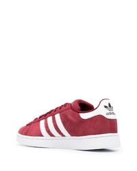 Baskets basses en daim rouges adidas