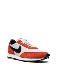 Baskets basses en daim rouges Nike