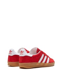 Baskets basses en daim rouges adidas