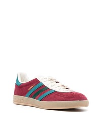 Baskets basses en daim rouges adidas