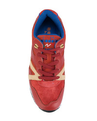 Baskets basses en daim rouges Diadora