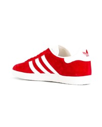 Baskets basses en daim rouges adidas