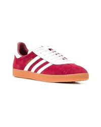 Baskets basses en daim rouges adidas