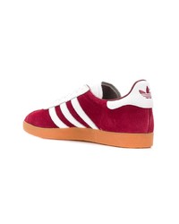 Baskets basses en daim rouges adidas