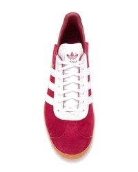 Baskets basses en daim rouges adidas