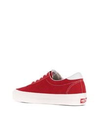 Baskets basses en daim rouges Vans