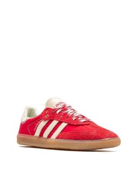 Baskets basses en daim rouges adidas