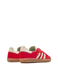 Baskets basses en daim rouges adidas