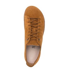 Baskets basses en daim tabac Birkenstock