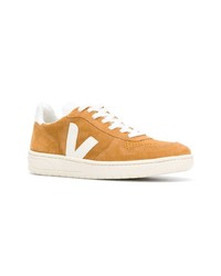 Baskets basses en daim tabac Veja