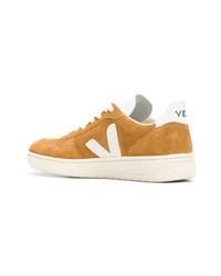 Baskets basses en daim tabac Veja