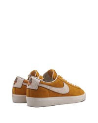 Baskets basses en daim tabac Nike