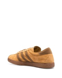 Baskets basses en daim tabac adidas