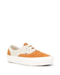 Baskets basses en daim tabac Vans