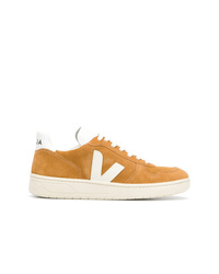 Baskets basses en daim tabac Veja