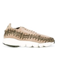 Baskets basses en daim tressées marron clair Nike