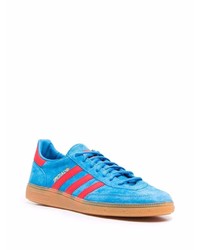 Baskets basses en daim turquoise adidas