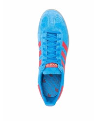 Baskets basses en daim turquoise adidas