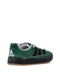 Baskets basses en daim vert foncé adidas