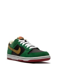 Baskets basses en daim vert foncé Nike