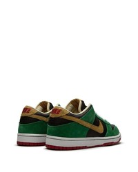 Baskets basses en daim vert foncé Nike