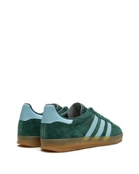 Baskets basses en daim vert foncé adidas