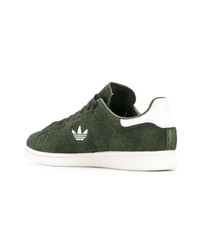 Baskets basses en daim vert foncé adidas