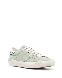 Baskets basses en daim vert menthe Philippe Model Paris