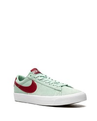 Baskets basses en daim vert menthe Nike