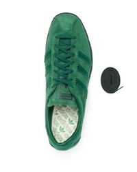 Baskets basses en daim vertes adidas