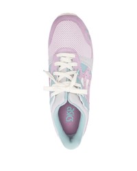 Baskets basses en daim violet clair Asics