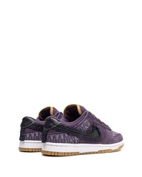 Baskets basses en daim violettes Nike