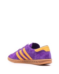 Baskets basses en daim violettes adidas