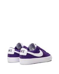 Baskets basses en daim violettes Nike