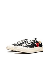 Baskets basses en toile á pois noires Converse